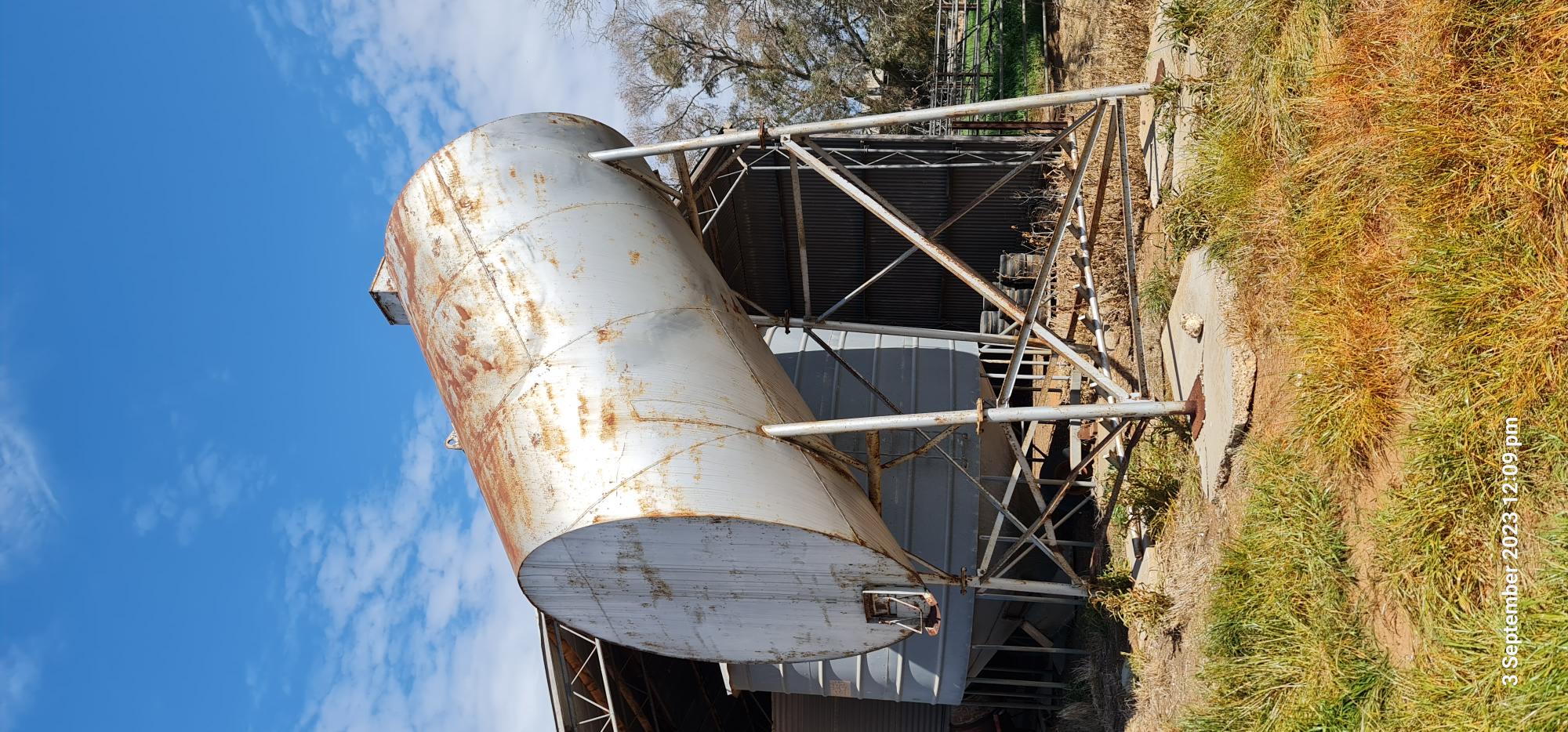 Sloping silo